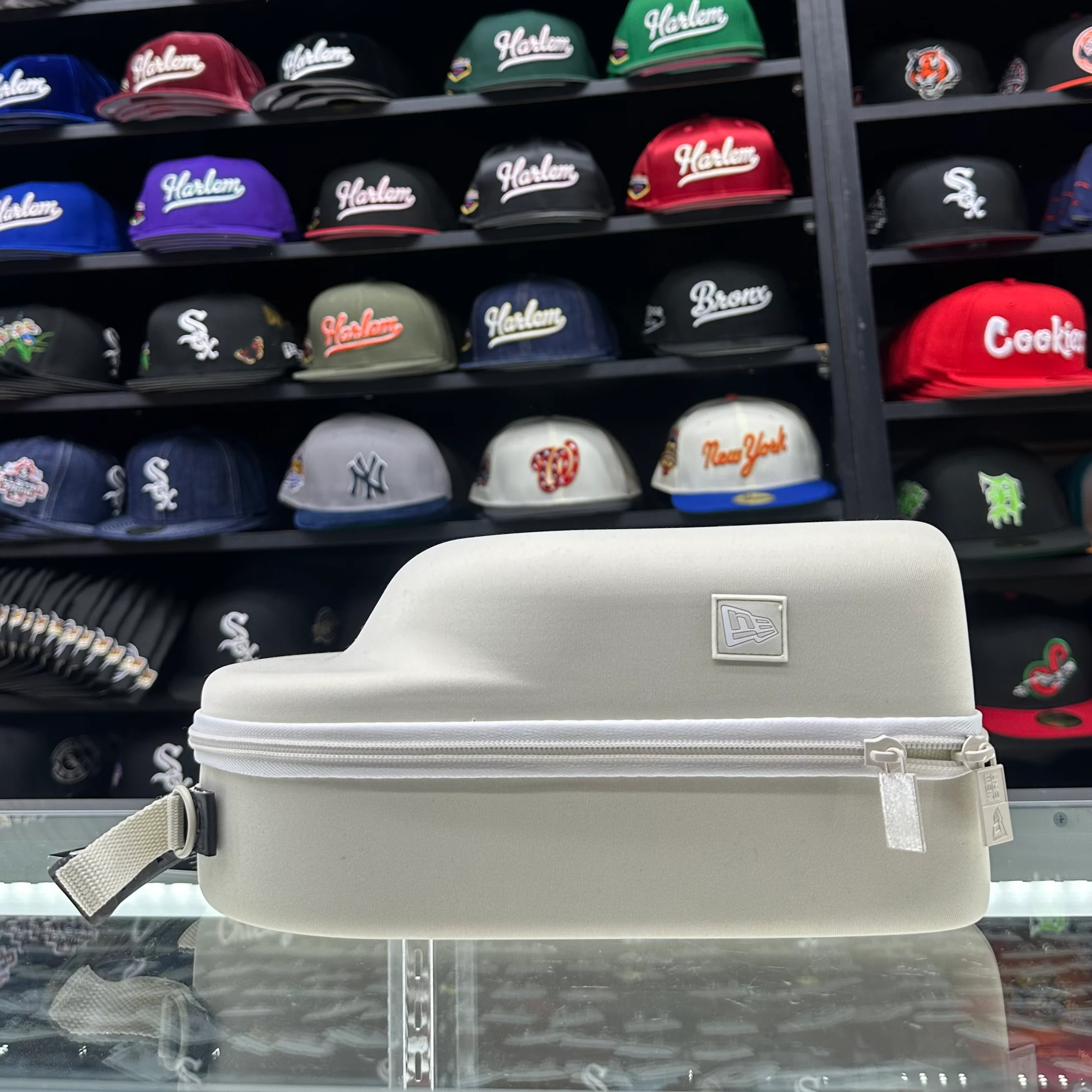 Detroit Tigers 6 Pack Cap Carrier - Image 4